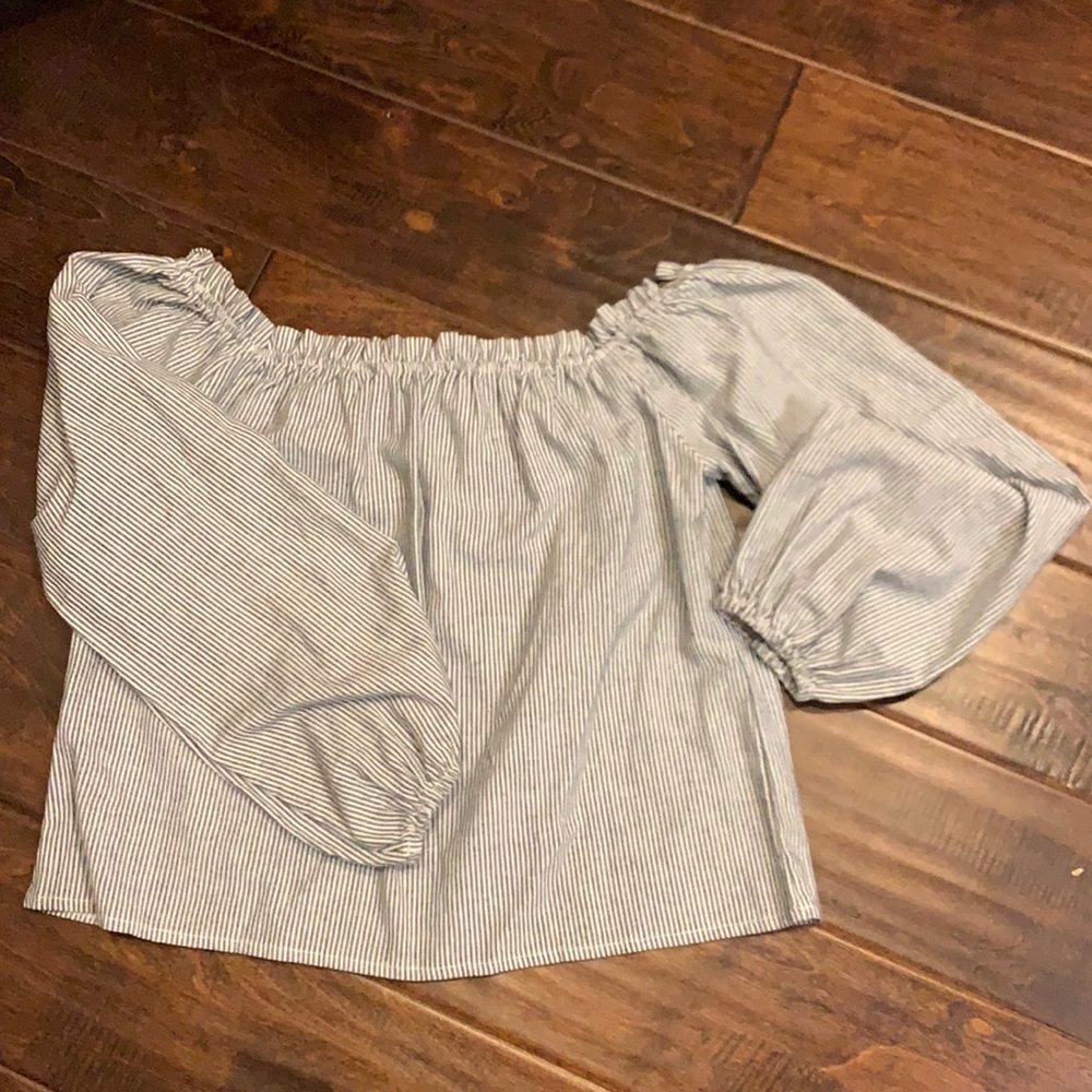 Brandy Melville Oxford stripe off shoulder top. Elastic wrists / ruffle collar